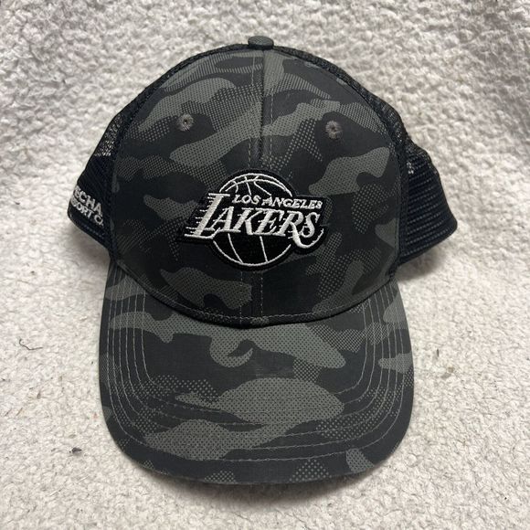 Other - Los Angeles Lakers Camouflage Pechanga Casino Giveaway Snap Back Hat